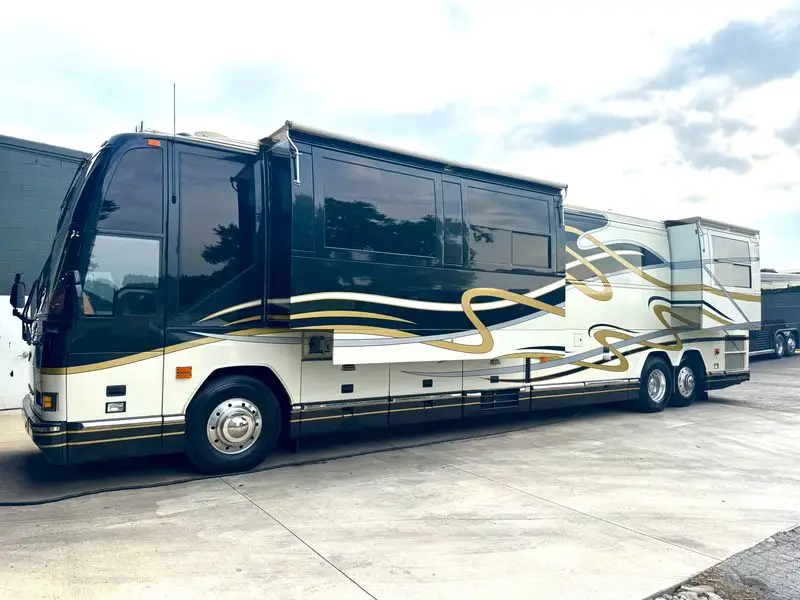 1999 Prevost H345 Featherlite Double Slide